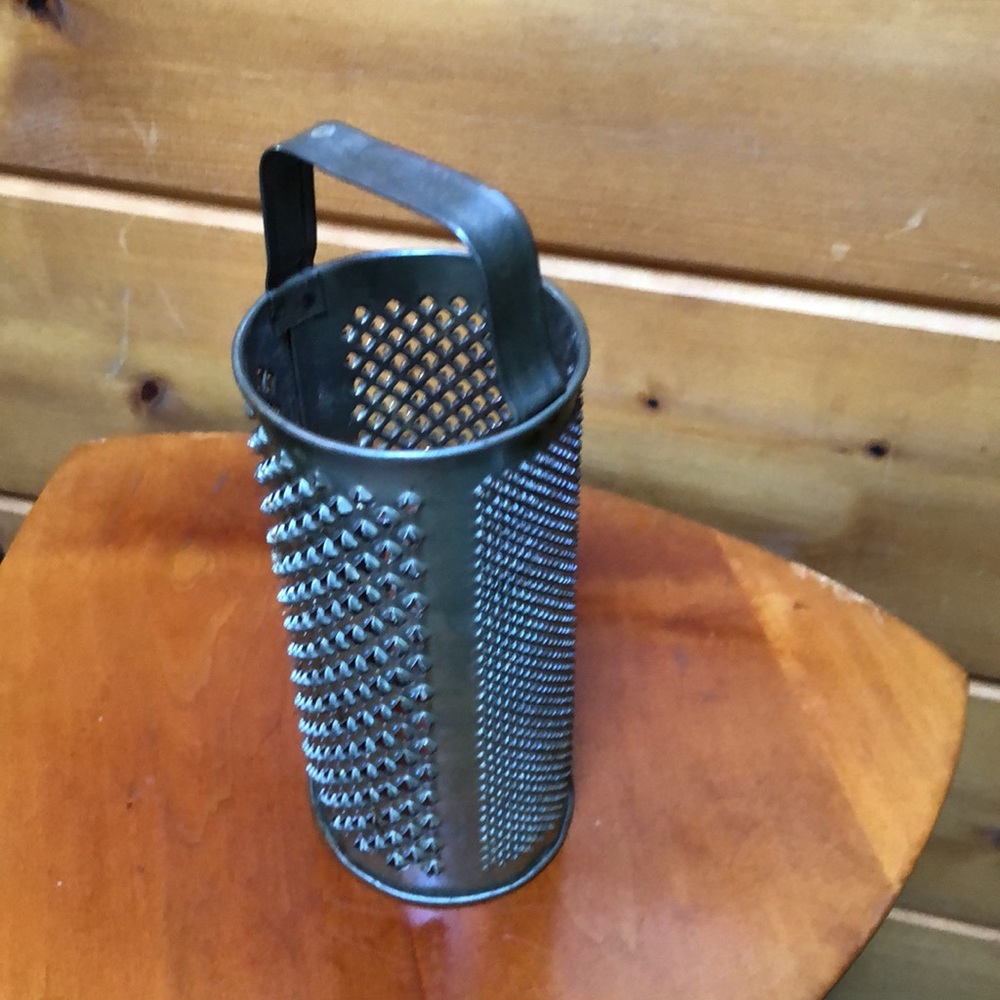 Vintage Round 3 Size Cheese Grater made in Italy Kitchen Utensil - Picture 4 of 8